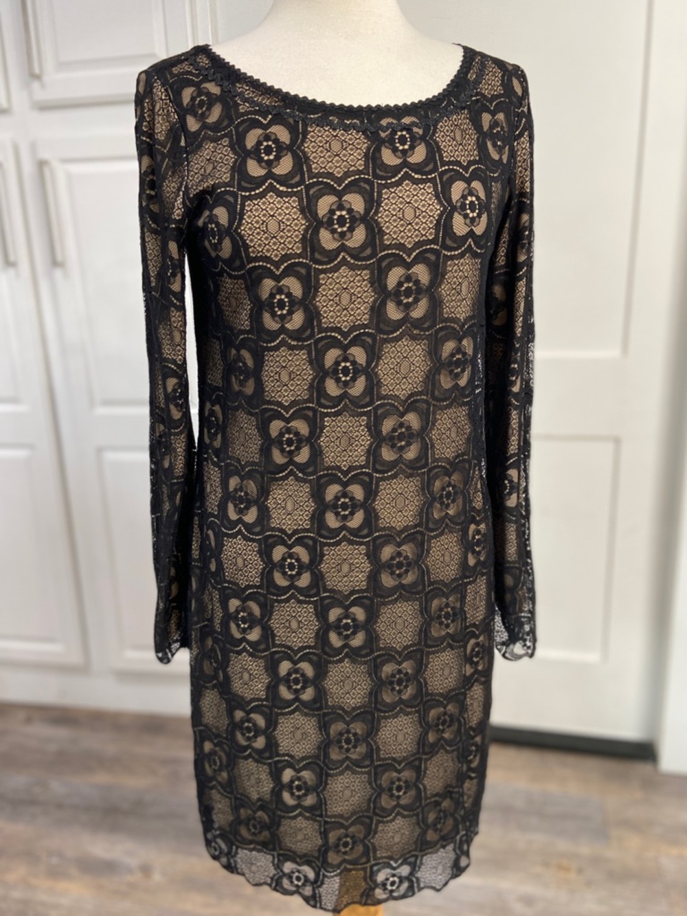 Max Studio Medium Black Lace Overlay Sheath Dress LS Scalloped Whimsigoth Witchy